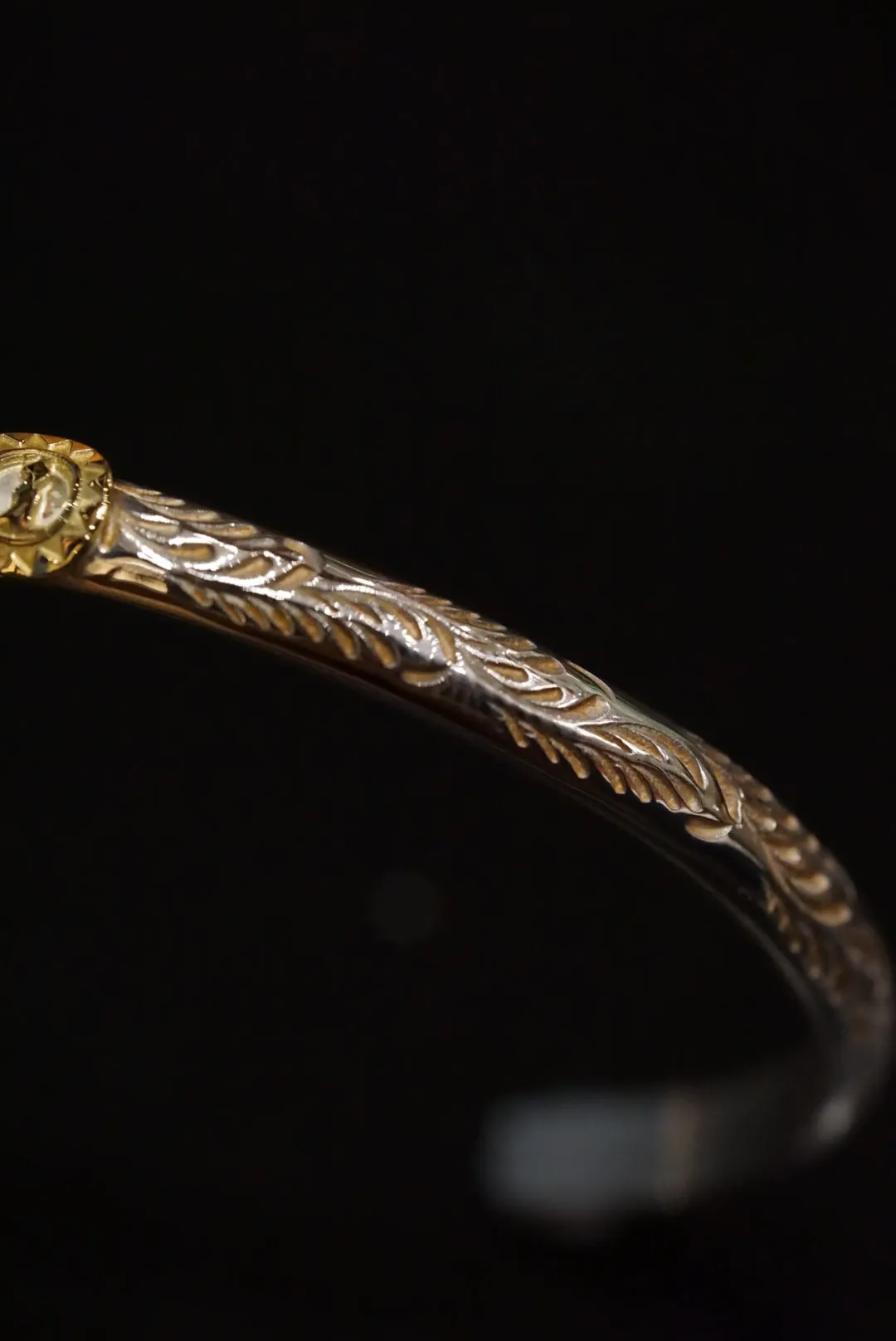 18K Gold Point Arabesque Bangle