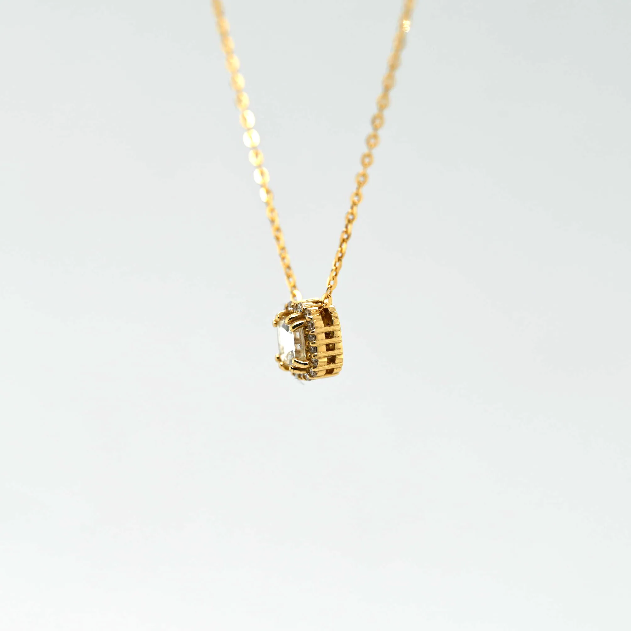 .47CTW 18K YELLOW GOLD DIAMOND PENDANT