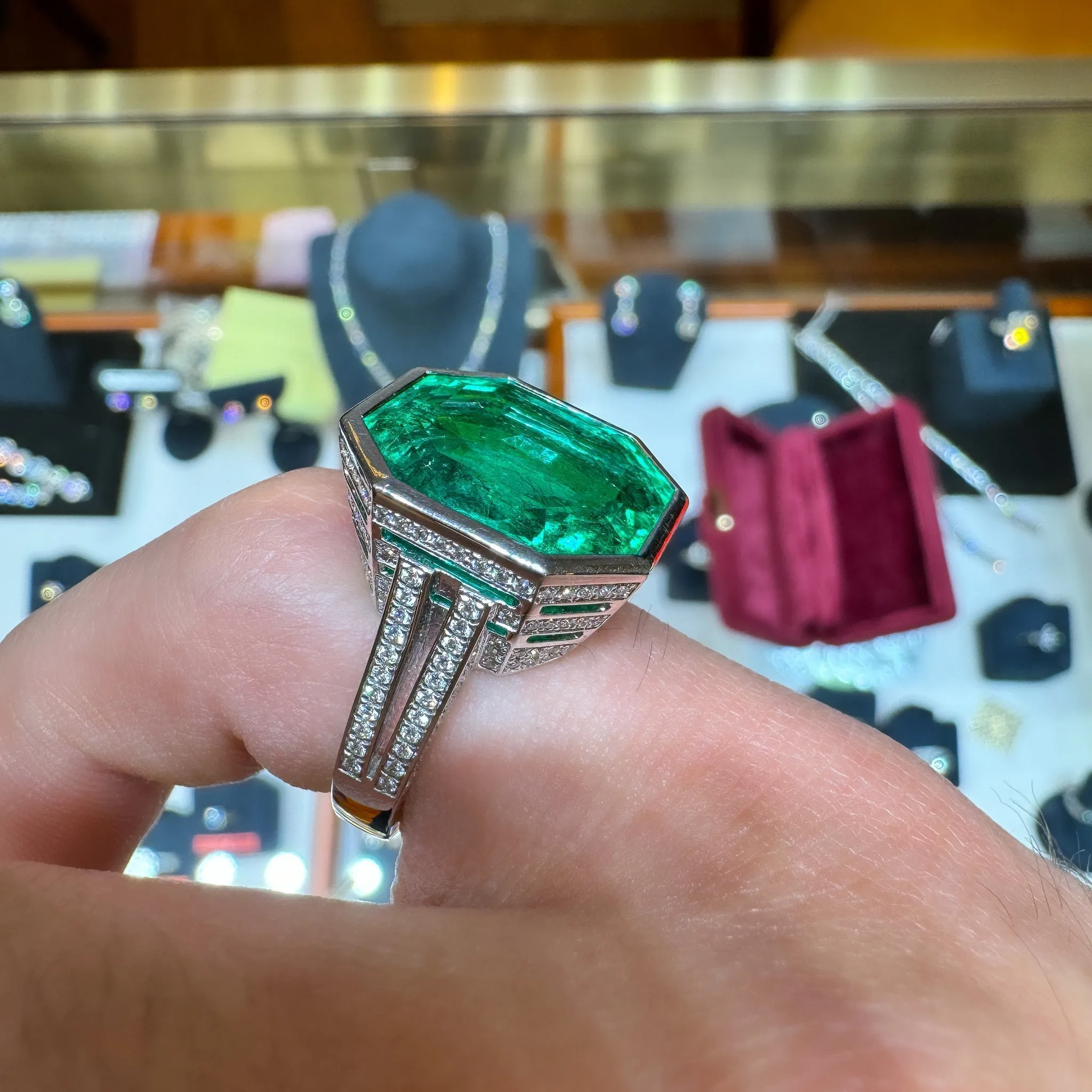 AGL Certified 17 Carat Octagonal Cut Minor Oil Colombian Emerald Ring