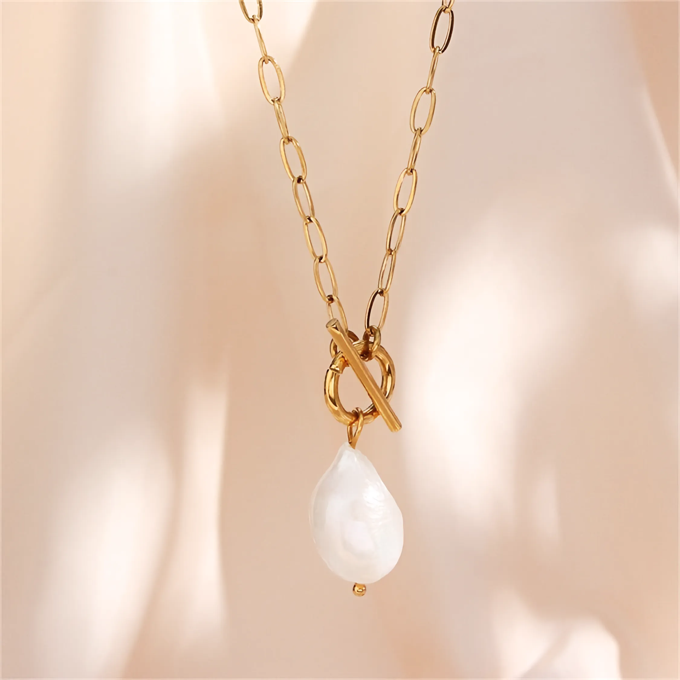 Aphrodite Freshwater Pearl Necklace