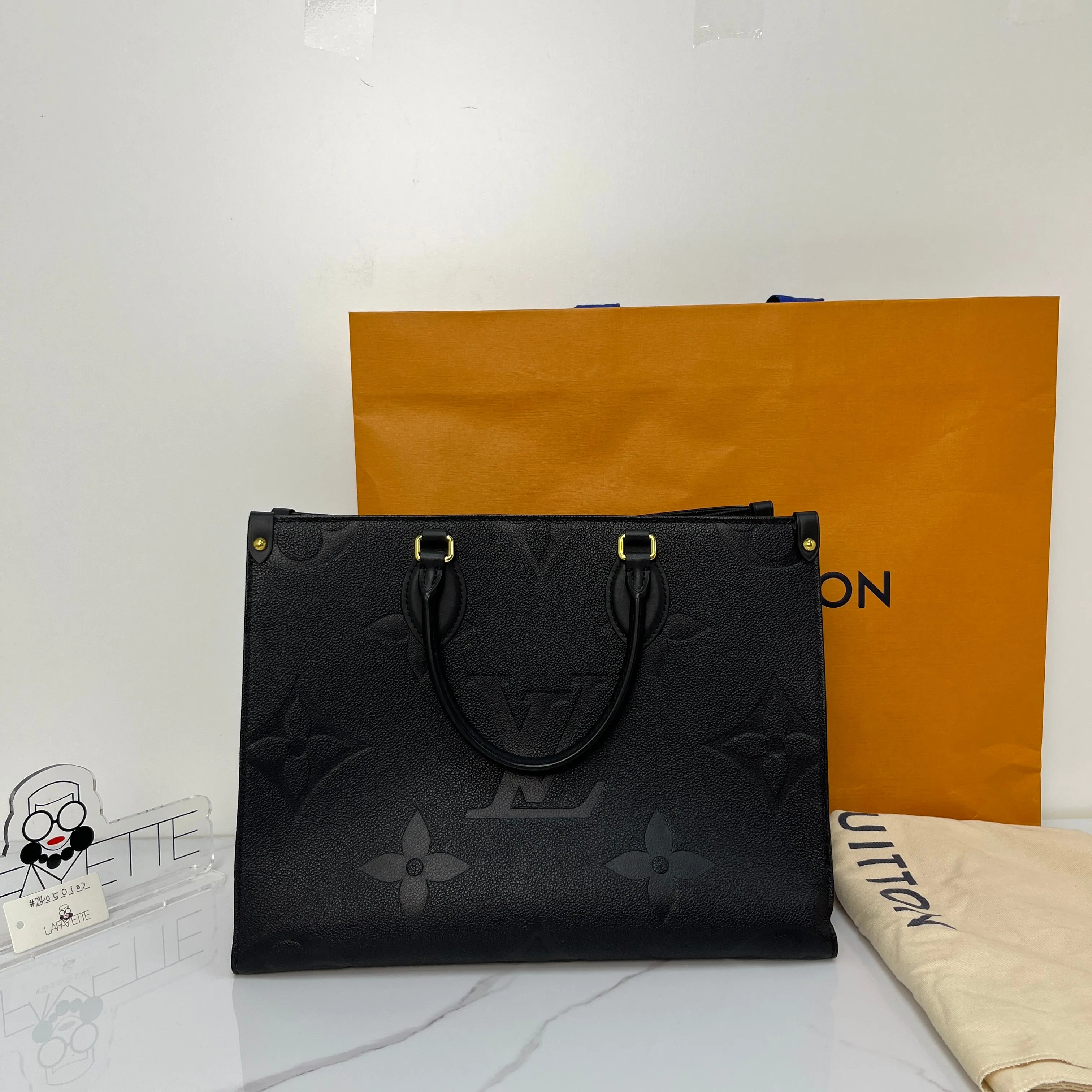 Louis Vuitton Onthego MM in Black